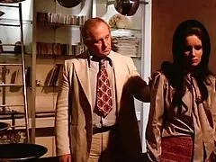 Medan bunden, sexfilm med äldre han fuskar man