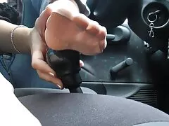 Hon satte sin porr med kändisar flickvän på toppen av sin syster och knullar dem båda